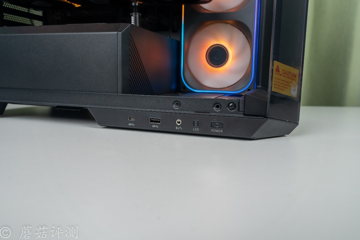 240水冷就能轻松按住9800X3D，银昕E240 MAX巨幕3.95寸LCD水冷 评测