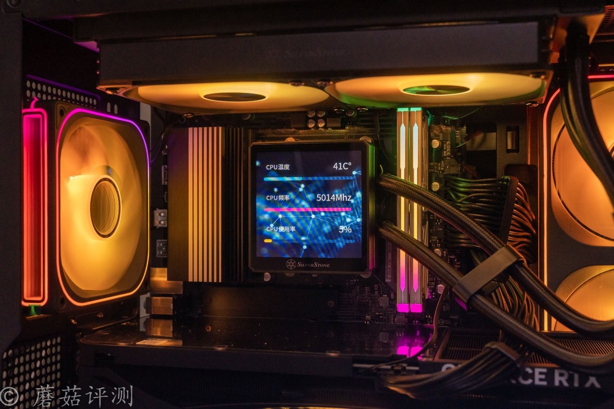 240水冷就能轻松按住9800X3D，银昕E240 MAX巨幕3.95寸LCD水冷 评测