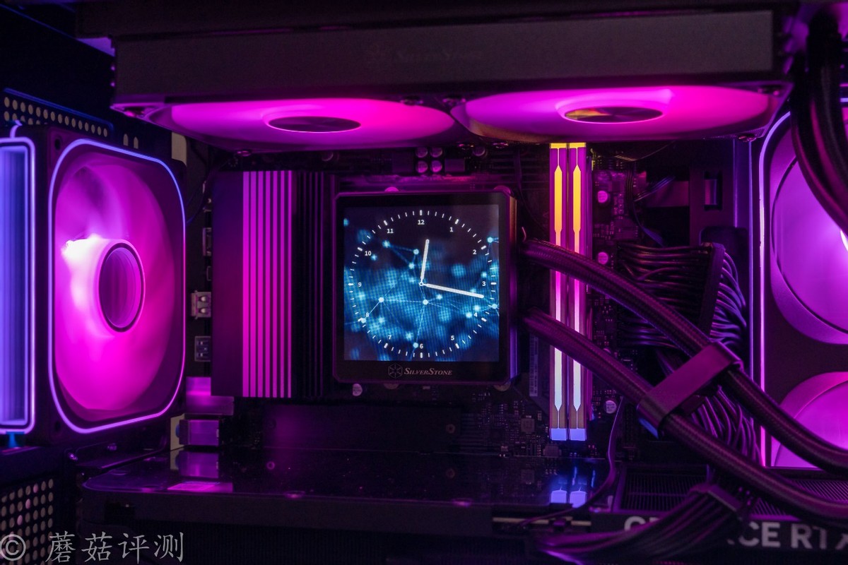 240水冷就能轻松按住9800X3D，银昕E240 MAX巨幕3.95寸LCD水冷 评测