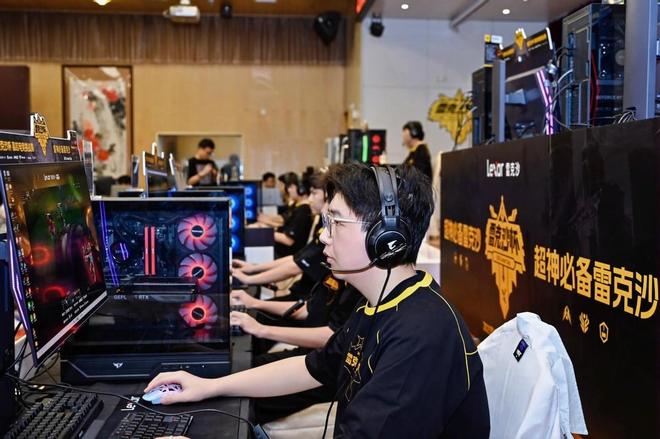 技嘉AORUS电竞装备赋能雷克沙杯广州站，为对决赛场注入非凡动力