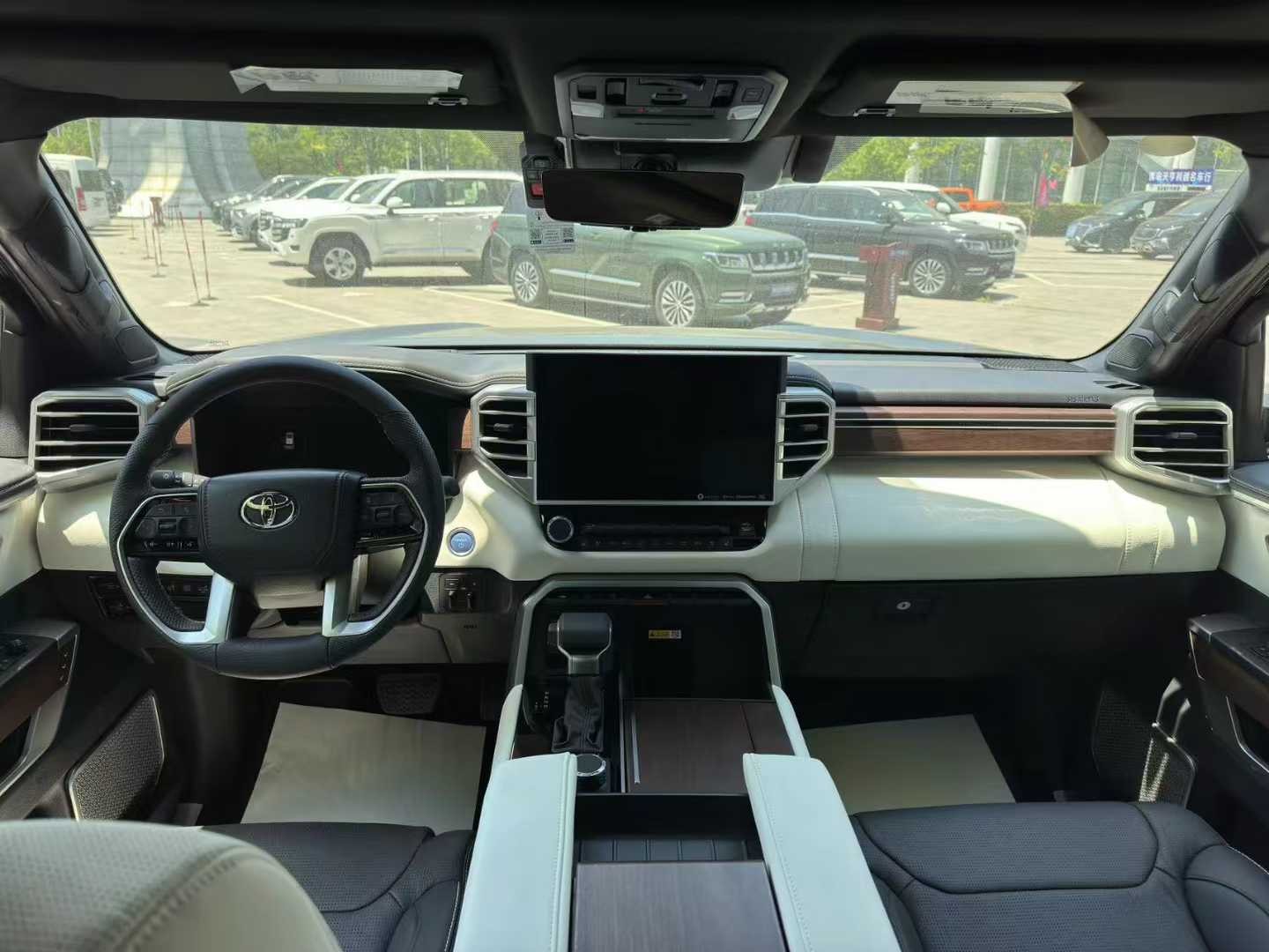 2024款丰田红杉越野王现车特价可分期！