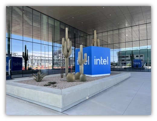 AI PC 突围！英特尔 Q3 财报大复苏：18A 加速制程落地，Panther Lake 交付在即