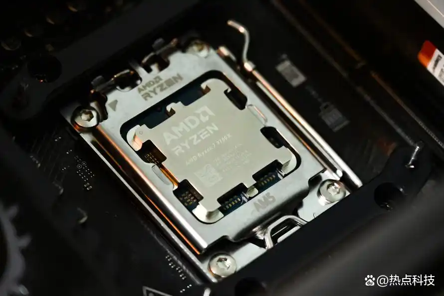 到底选择锐龙7 9700X还是酷睿i7-14700K？游戏生产力实测告诉你