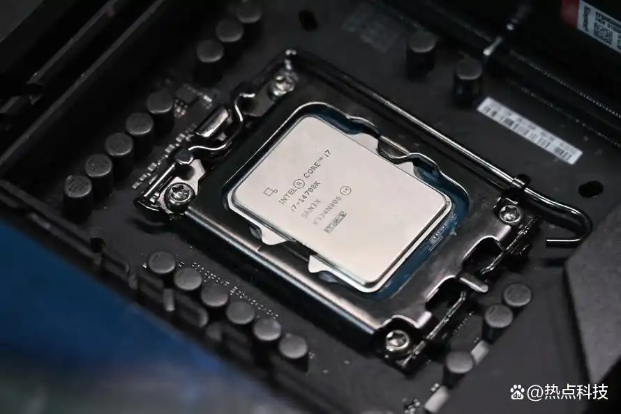 到底选择锐龙7 9700X还是酷睿i7-14700K？游戏生产力实测告诉你