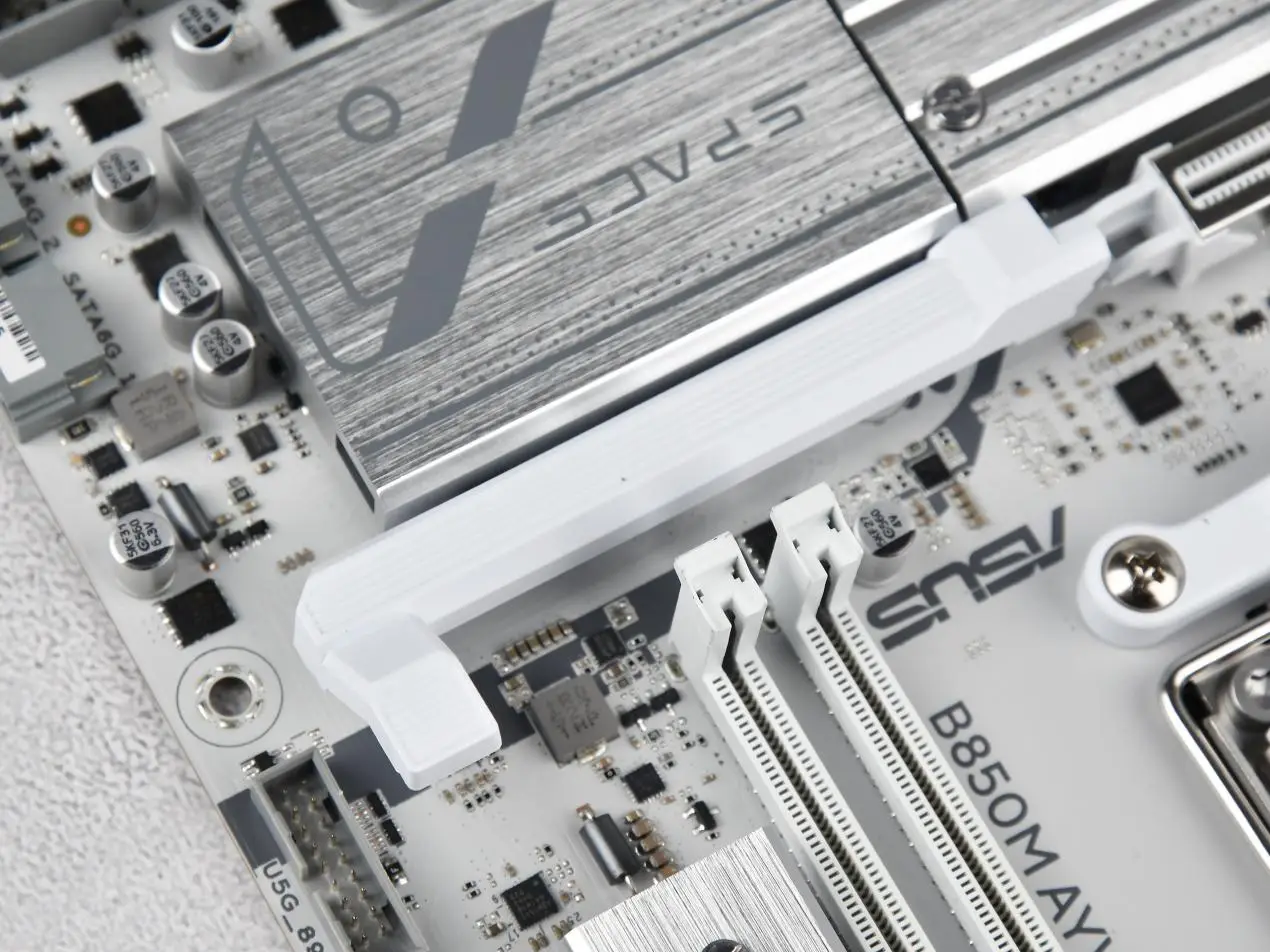 华硕B850M AYW GAMING OC WIFI 7主板评测：千元价格内存超频性能同级罕有