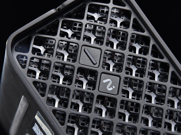 比NAS小 比台式机性能强！锐龙AI Max+ PRO 395迷你电脑上手