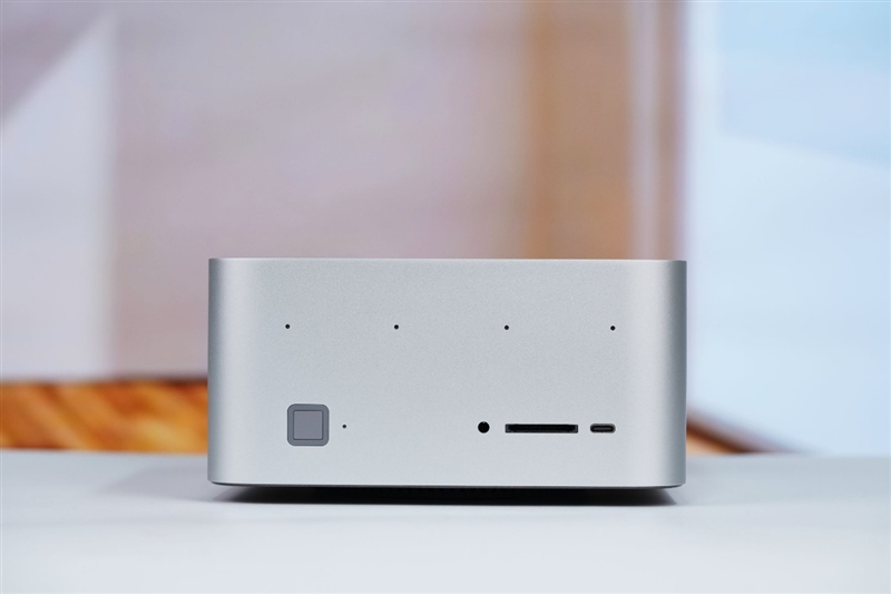 生产力性能远超i9-14900HX！零刻GTR9 Pro迷你AI工作站评测：235B超大模型也能运行