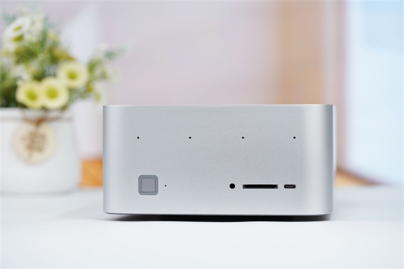 生产力性能远超i9-14900HX！零刻GTR9 Pro迷你AI工作站评测：235B超大模型也能运行