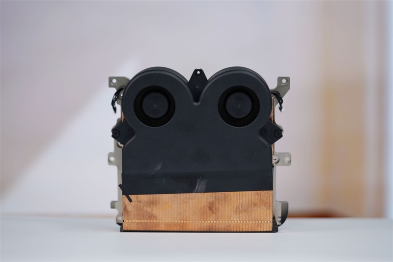 生产力性能远超i9-14900HX！零刻GTR9 Pro迷你AI工作站评测：235B超大模型也能运行