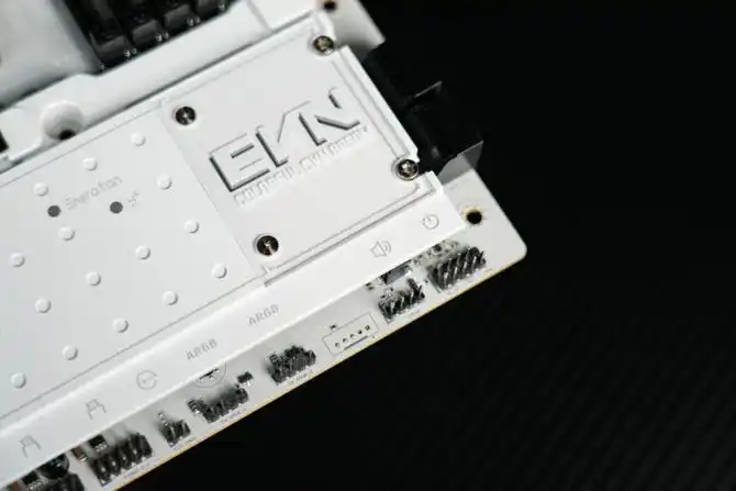 七彩虹B850M ARK 方舟评测：接口多、用料强 帮你轻松打造AMD纯白颜值主机