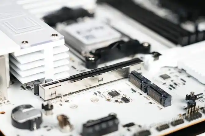 七彩虹B850M ARK 方舟评测：接口多、用料强 帮你轻松打造AMD纯白颜值主机