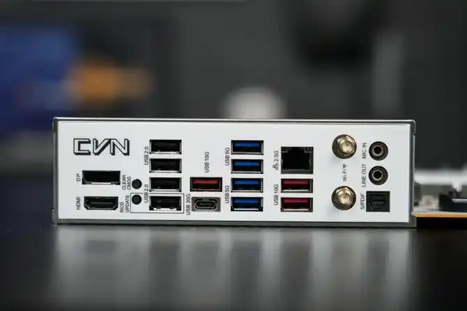 七彩虹B850M ARK 方舟评测：接口多、用料强 帮你轻松打造AMD纯白颜值主机