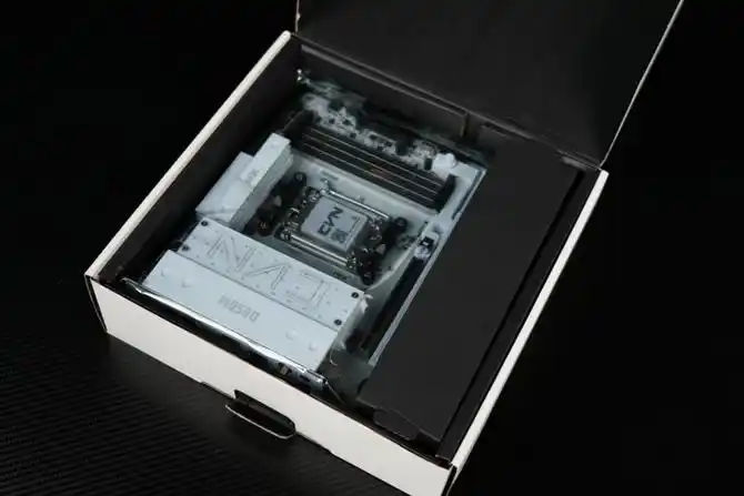 七彩虹B850M ARK 方舟评测：接口多、用料强 帮你轻松打造AMD纯白颜值主机