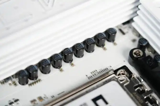 七彩虹B850M ARK 方舟评测：接口多、用料强 帮你轻松打造AMD纯白颜值主机