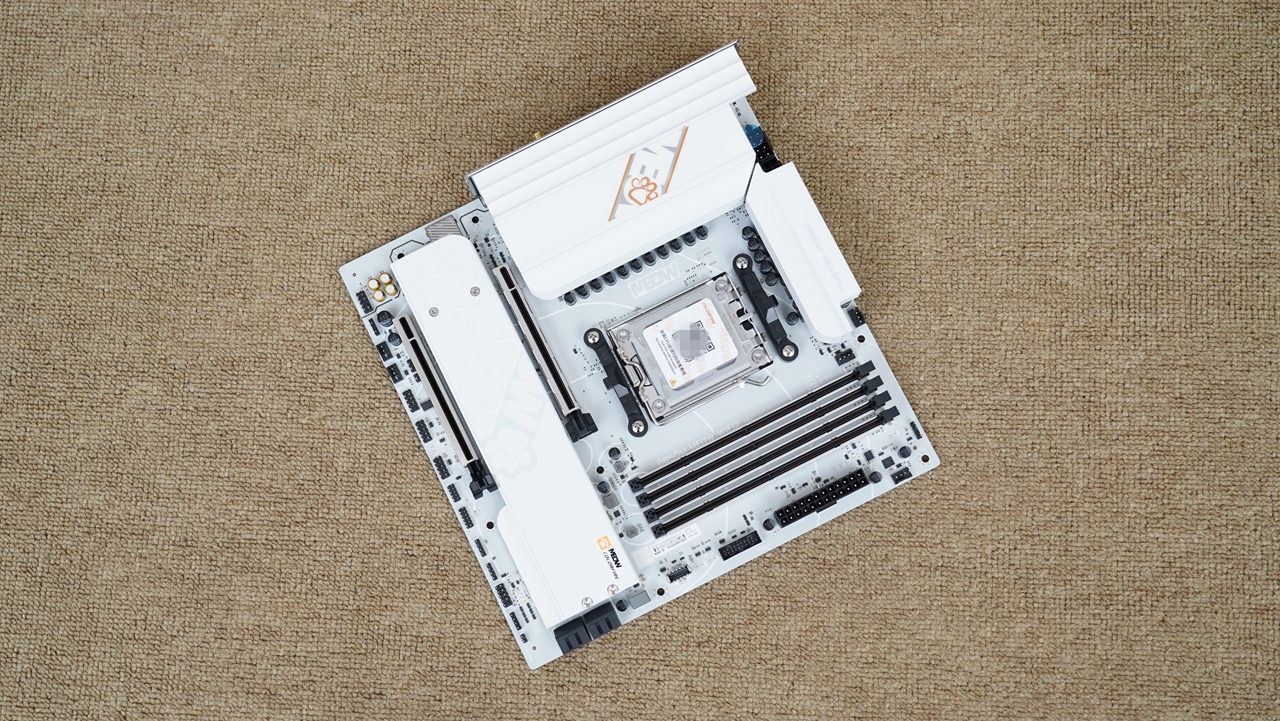 把钱花在刀刃上，9700X+B850橘猫+HOF 5080打造的海景房主机分享