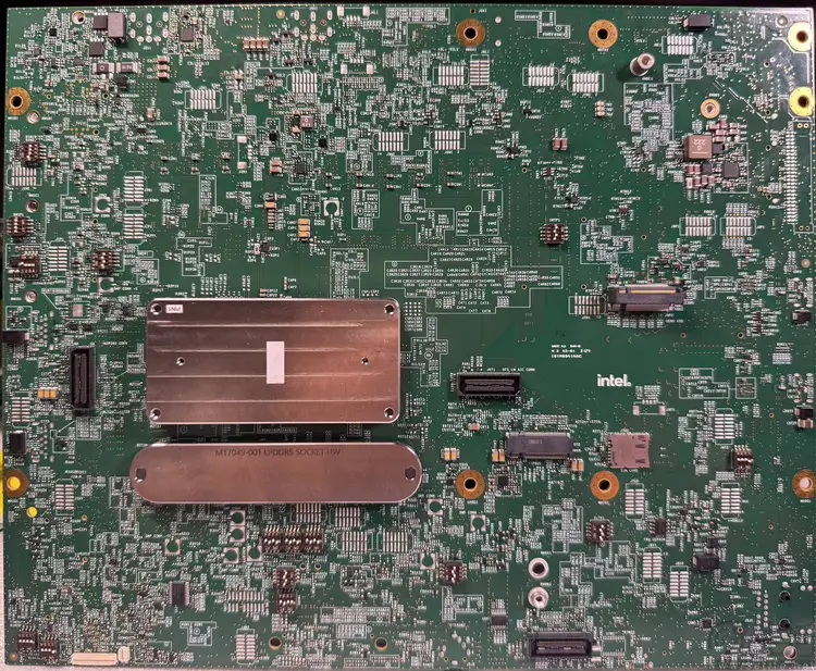 英特尔Panther Lake-H工程样品_英特尔下一代移动处理器架构Panther Lake性能评测_9600X