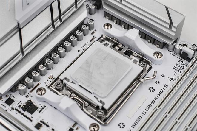 利民彩虹视界TURBO 360白色水冷双屏幕主机评测_9950X3D_Tt钢影透S-M Pro机箱9950X3DROG B850小吹雪索泰5080装机配置分享