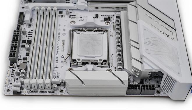 利民彩虹视界TURBO 360白色水冷双屏幕主机评测_9950X3D_Tt钢影透S-M Pro机箱9950X3DROG B850小吹雪索泰5080装机配置分享