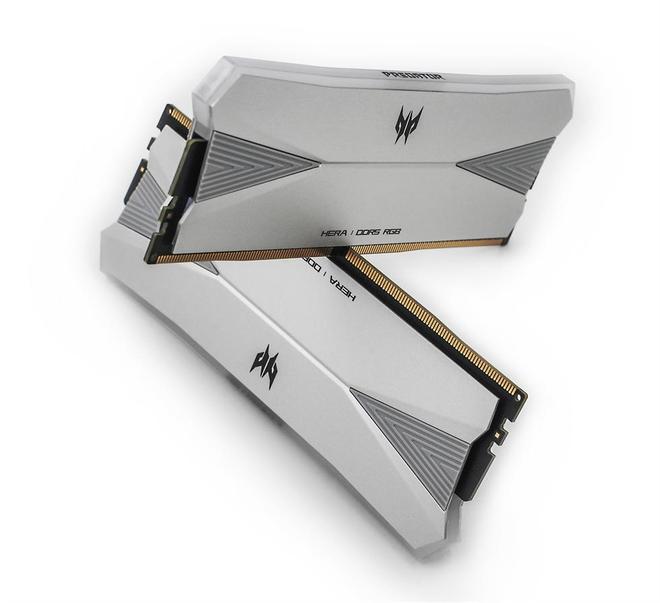 Tt钢影透S-M Pro机箱9950X3DROG B850小吹雪索泰5080装机配置分享_9950X3D_利民彩虹视界TURBO 360白色水冷双屏幕主机评测