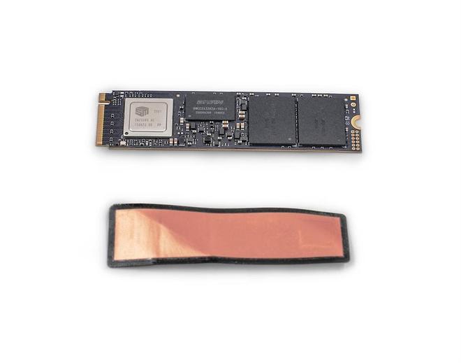 Tt钢影透S-M Pro机箱9950X3DROG B850小吹雪索泰5080装机配置分享_利民彩虹视界TURBO 360白色水冷双屏幕主机评测_9950X3D