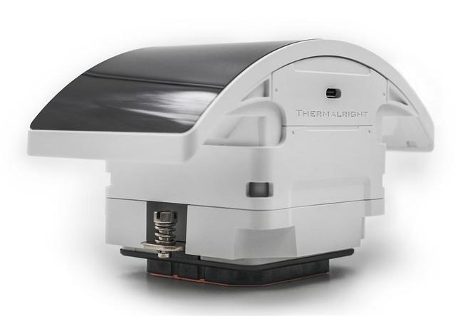 Tt钢影透S-M Pro机箱9950X3DROG B850小吹雪索泰5080装机配置分享_利民彩虹视界TURBO 360白色水冷双屏幕主机评测_9950X3D