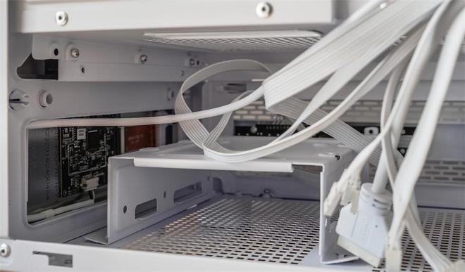 9950X3D_利民彩虹视界TURBO 360白色水冷双屏幕主机评测_Tt钢影透S-M Pro机箱9950X3DROG B850小吹雪索泰5080装机配置分享