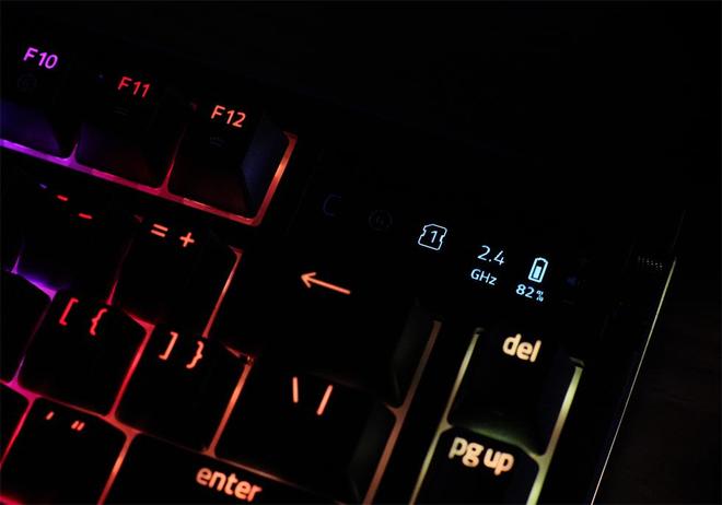 Tt钢影透S-M Pro机箱9950X3DROG B850小吹雪索泰5080装机配置分享_9950X3D_利民彩虹视界TURBO 360白色水冷双屏幕主机评测