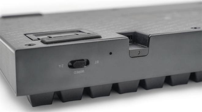 利民彩虹视界TURBO 360白色水冷双屏幕主机评测_9950X3D_Tt钢影透S-M Pro机箱9950X3DROG B850小吹雪索泰5080装机配置分享