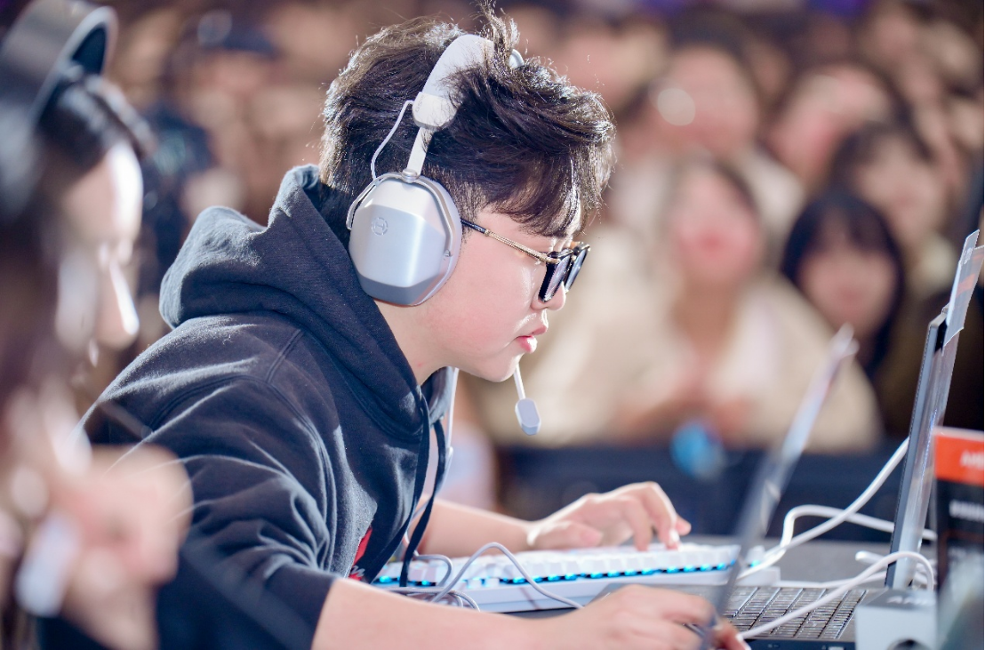 EDG明星选手ZmjjKK见面会_9800X3D_AMD帧香电竞嘉年华 南京站