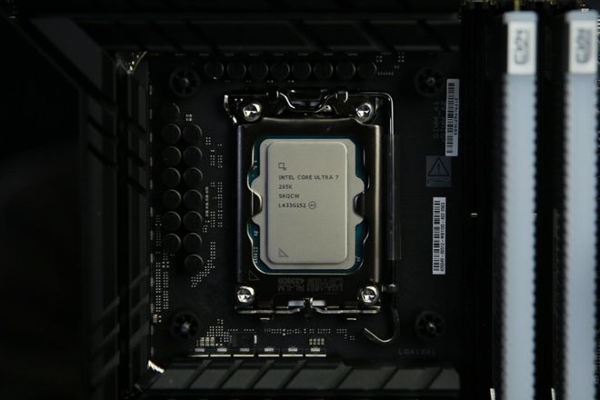 酷睿Ultra200S系列处理器性能提升_内容创作效率优化_老旧设备升级需求_9700X