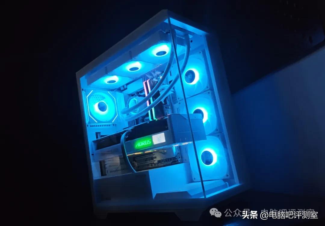 技嘉X870E AROUS PRO X3D ICE主板评测_游戏性能9800x3d配置_9800X3D