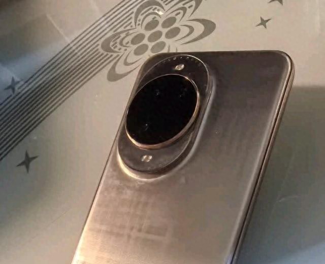 华为又一款新机突然曝光，麒麟芯+5700mAh大电池，12月22日见