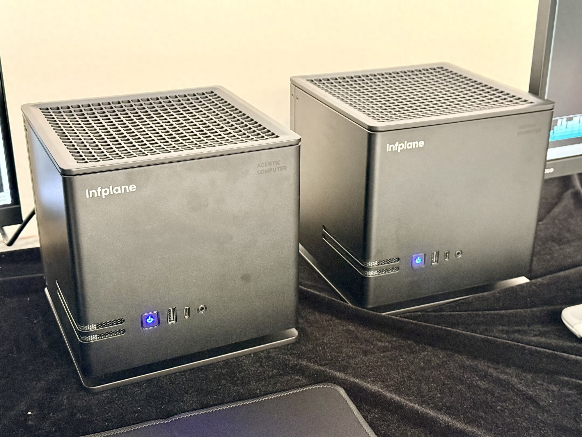 寅谱计算发布锐龙AI Max+ 395桌面超算Hilbert 与机械革命达成合作