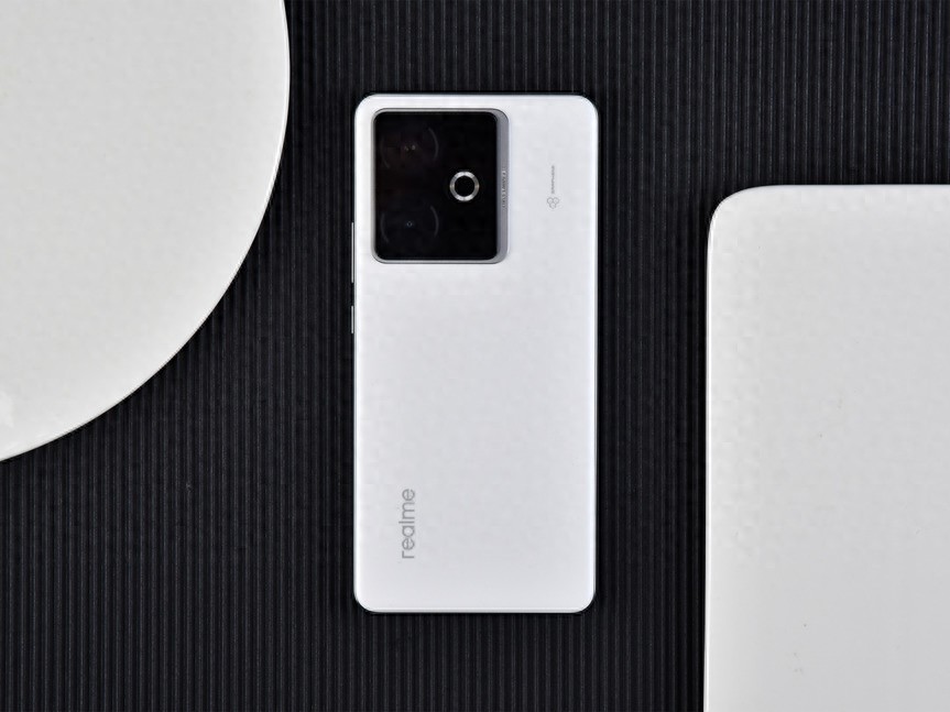 内存涨价不要慌 这些超大内存天玑旗舰手机更超值