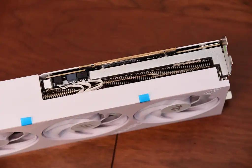 AMD Ryzen 7 9800X3D vs Intel Core Ultra 9 285K 游戏性能对比_CPU单核效能与多核表现分析_9800X3D