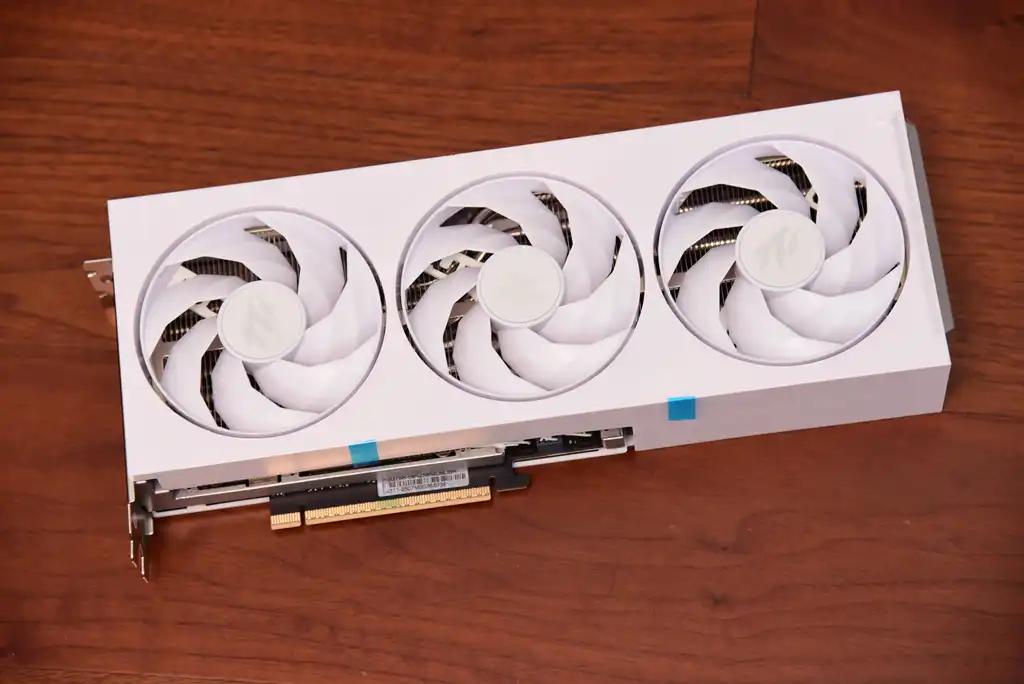 9800X3D_AMD Ryzen 7 9800X3D vs Intel Core Ultra 9 285K 游戏性能对比_CPU单核效能与多核表现分析