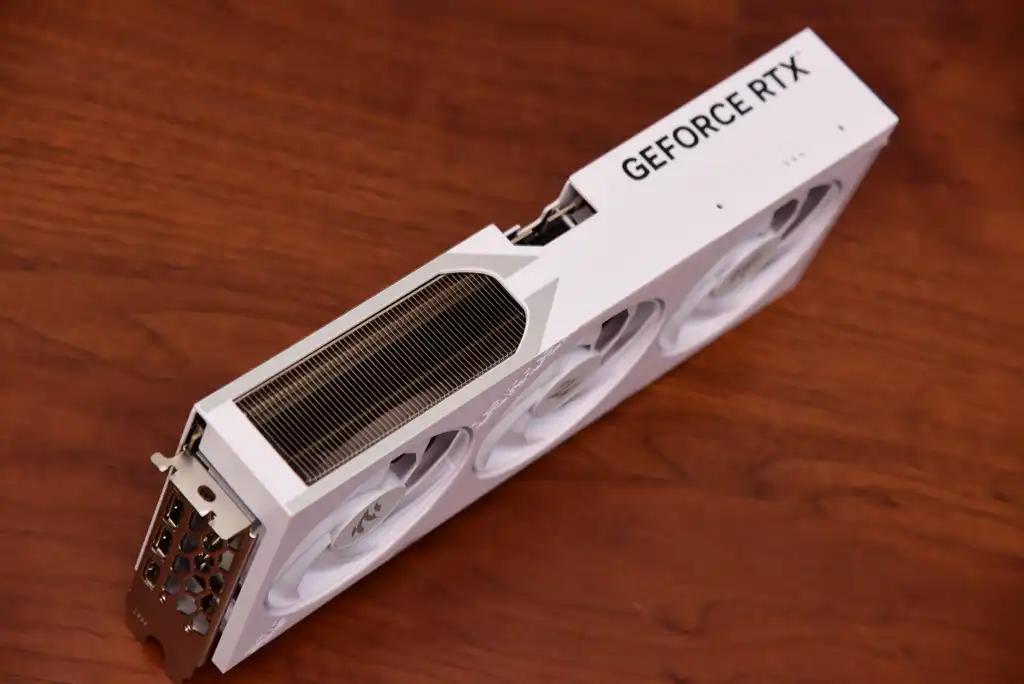 CPU单核效能与多核表现分析_9800X3D_AMD Ryzen 7 9800X3D vs Intel Core Ultra 9 285K 游戏性能对比