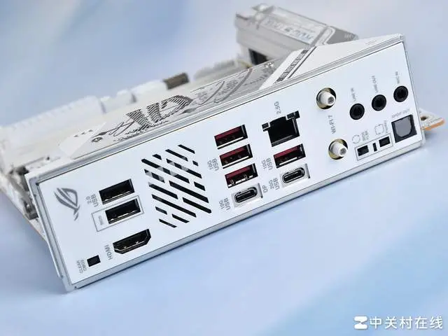 华硕B850迷你吹雪主板评测_9800X3D_华硕吹雪姬ITX主板性能表现