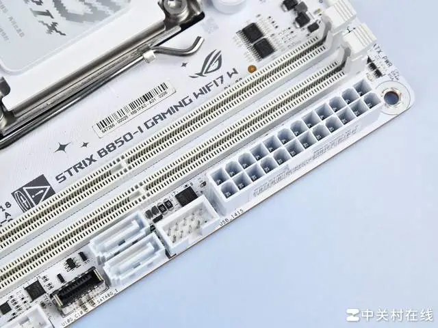 9800X3D_华硕B850迷你吹雪主板评测_华硕吹雪姬ITX主板性能表现