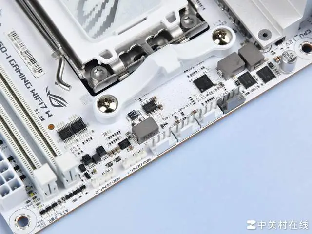 华硕B850迷你吹雪主板评测_9800X3D_华硕吹雪姬ITX主板性能表现