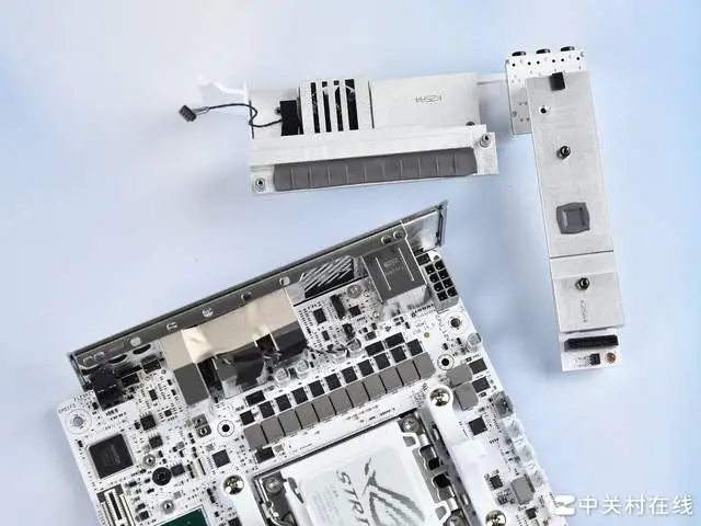 华硕B850迷你吹雪主板评测_华硕吹雪姬ITX主板性能表现_9800X3D