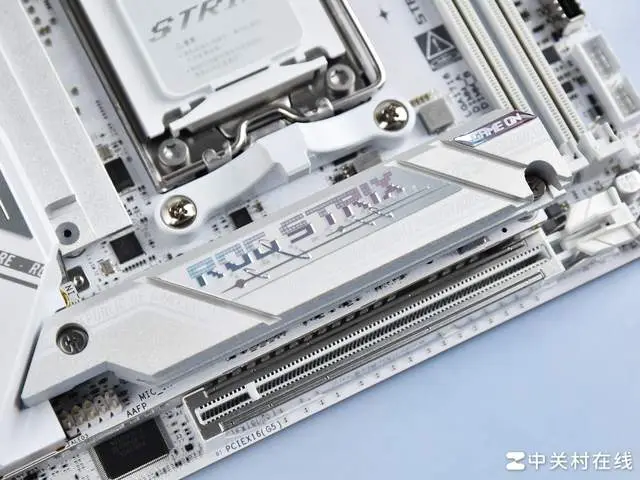 华硕吹雪姬ITX主板性能表现_华硕B850迷你吹雪主板评测_9800X3D