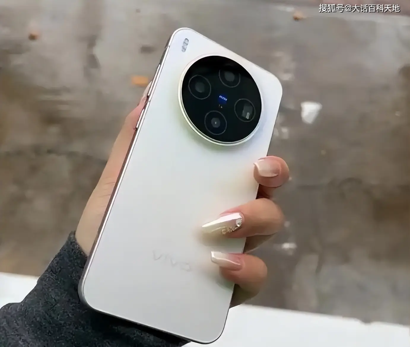 小屏旗舰——vivoX300，上市2月，直降750元！