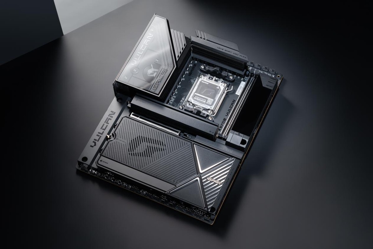 9800X3D_七彩虹iGame X870E VULCAN OC火神主板极限超频性能_AMD锐龙79900X3D超频世界纪录