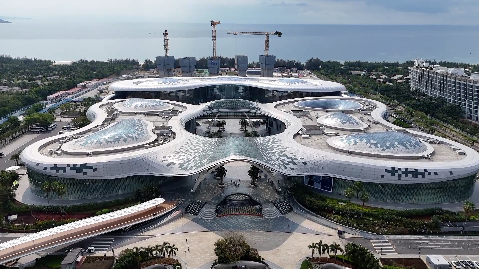 5700X_高质量发展主线激活消费活力_创新驱动夯实产业根基