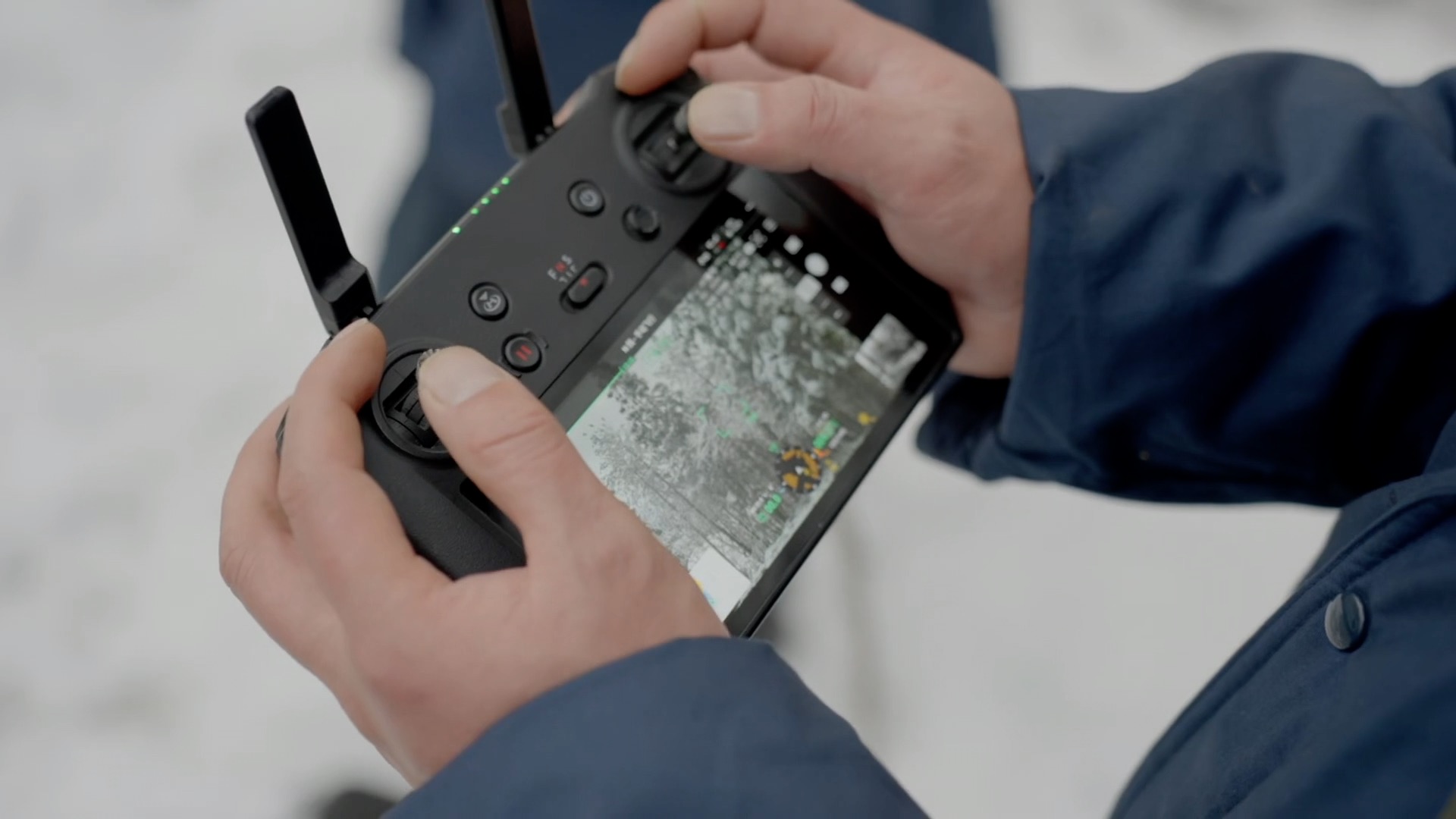 创新驱动夯实产业根基_高质量发展主线激活消费活力_5700X