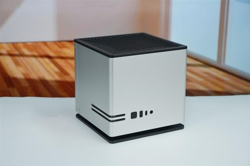 功耗提升30% 温度降低20度！abee AI Station 395 Max迷你液冷工作站评测：685B超大模型也能运行