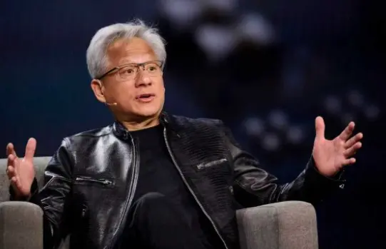 英伟达 AI竞争策略 AMD绝地反击_Ryzen AI_CES2026 AI芯片平台 Rubin