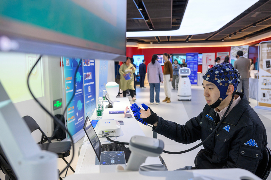 脑机接口技术发展现状_脑机接口非侵入式技术应用场景_9800X3D