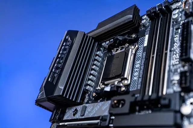 AMD X3D系列处理器主板评测_技嘉X870E X3D 电竞雕主板_9800X3D